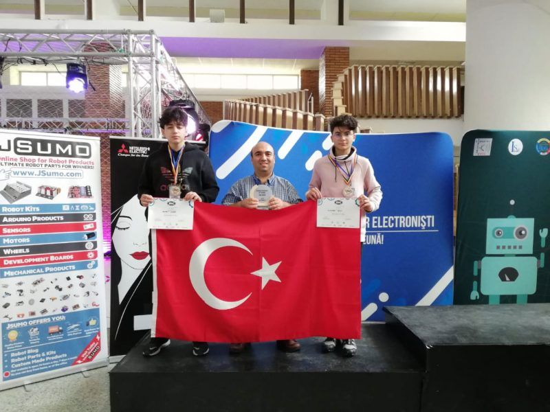 Robochallenge Uluslararası Robotik Olimpiyatlarında Dünya 2.’si olduk
